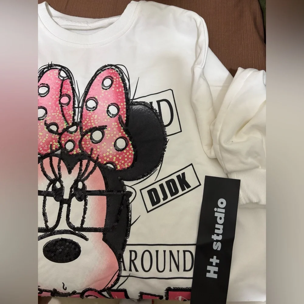 Disney Minnie Mouse Sweatshirt baggy style- creamy white and Pink with sequin - Picture 5 of 7